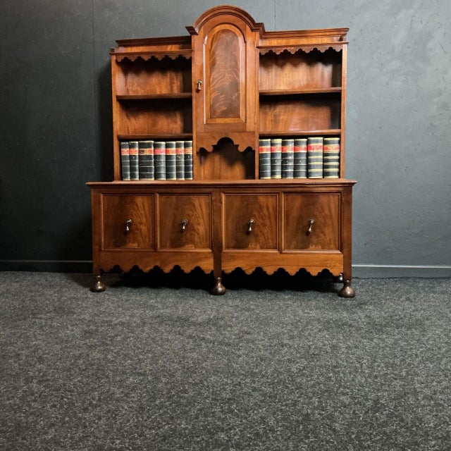 Antique Edwardian Mahogany Dresser, 1905, in Very Good conditions. Designed 1890 to 1919