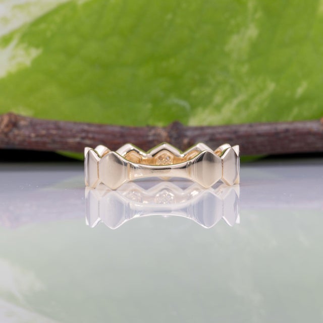 Diamond Band Ring With Earth-Mined Diamonds in Solid 14k Gold, Fine Jewelry For Sale - Image 9 of 10