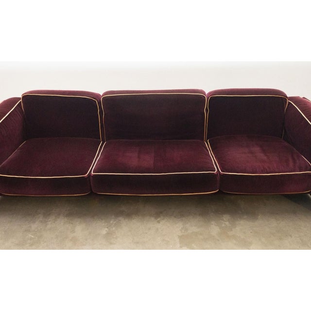 Duc Living Room Set in Burgundy Velvet by Mario Bellini for Cassina, Italy, 1970s, Set of 3 For Sale - Image 6 of 18