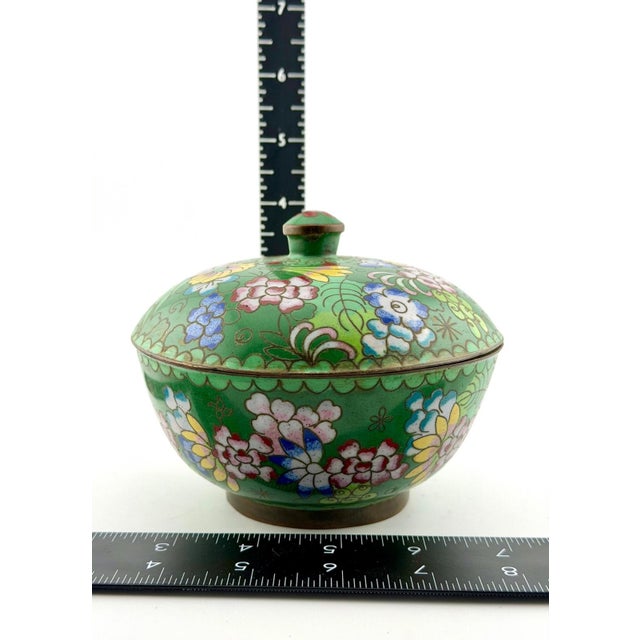 Beautiful Lidded Green Cloisonné Bowl - Vintage Floral Enamel Design For Sale - Image 9 of 9