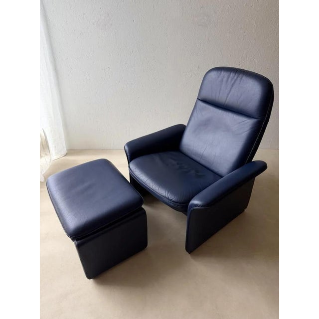 Set of DS 50 Lounge Chair with Ottoman in Dark Blue Leather from de Sede For Sale - Image 6 of 18