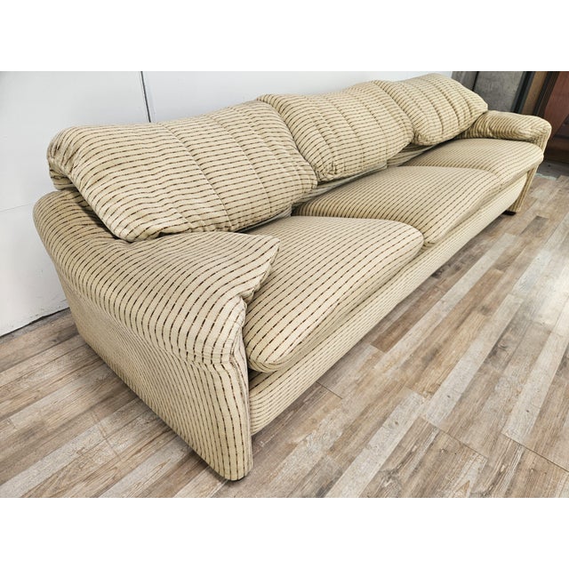 Cassina Maralunga Three-Seater Fabric Sofa by Vico Magistretti for Cassina, 1970s For Sale - Image 4 of 18