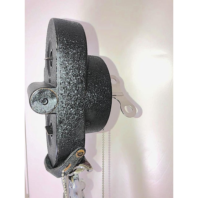 Early 20th Century Hollywood Movie Camera, Circa 1923, Fully Original With Geared Head and Maple Wood Tripod Legs For Sale - Image 14 of 18