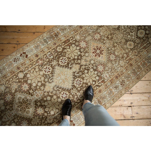 Repeating single column arrowed finial diamond shaped center medallions atop a covered field of starburst and pomegranate...