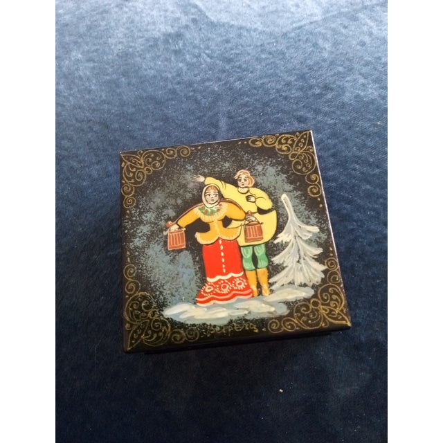 1980s Gorgeous Lacquer Ware Hinged Trinket Box For Sale - Image 4 of 7