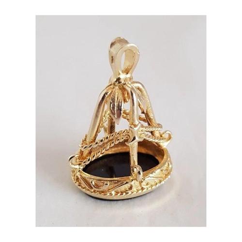 A distinctive vintage british novelty seal charm by slade & kempton, crafted in 9-carat yellow gold and set with polished...