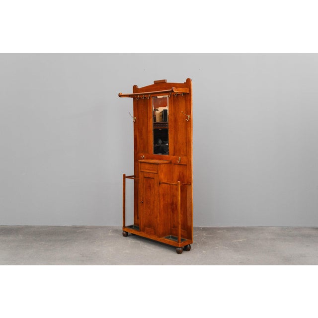 Early 20th Century Art Nouveau Wardrobe in Oak For Sale - Image 4 of 18