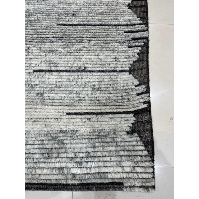 6x9 Gray Hand-Knotted Wool Striated Horizon Geometric Modern Carpet Rug For Sale In New York - Image 6 of 13