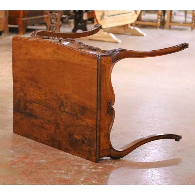 18th Century French Louis XV Walnut Bow-Front Side Table Desk With Drawer For Sale - Image 16 of 17