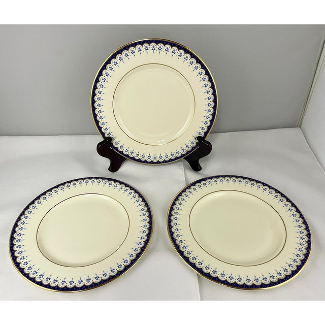 1981 Minton Neoclassical Style "Consort" Dinner Service - 52 pcs For Sale - Image 11 of 18