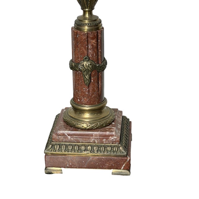 French Vintage Biltmore Estate Collection Pair of Neoclassical Rouge Marble Urns Cassolettes For Sale - Image 3 of 17