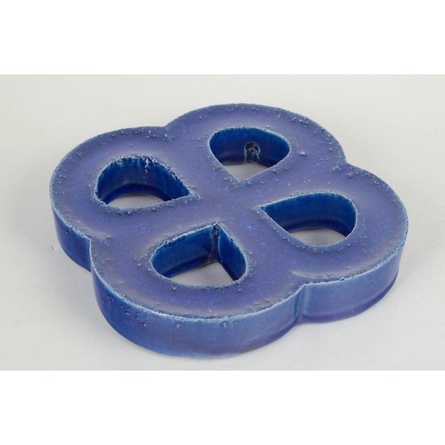 Gustavsberg wall relief with hanging hole. Decorative stoneware wall relief in an organic four-lobed form with open...