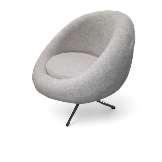 Mid-Century Modern Mid 20th Century Swivel Retro Tub Chair Newly Reupholstered For Sale - Image 3 of 7