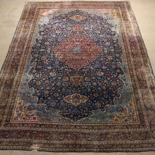 Antique Mashad Rug in Wool For Sale - Image 5 of 5