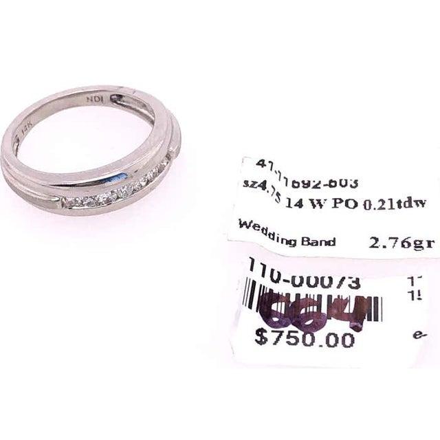 14 Karat White Gold and Diamond Wedding Band 0.21 Total Diamond Weight, Size 4.75 For Sale In New York - Image 6 of 8