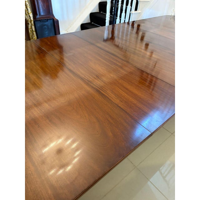 Large Antique Edwardian 18-Seater Dining Table in Figured Mahogany, 1910 For Sale - Image 16 of 18