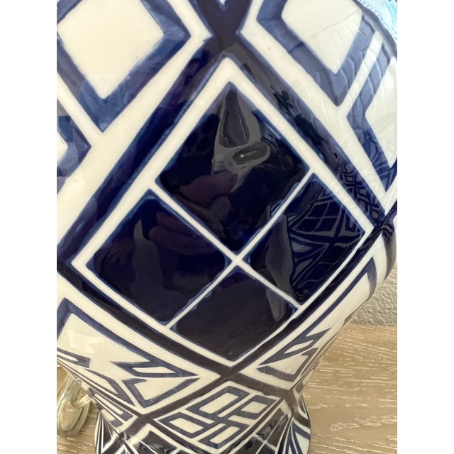 Vintage Aalia Navy Blue and White Geometric Porcelain Ginger Jar Table Lamps - a Pair For Sale - Image 14 of 18