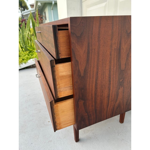 Vintage Founders Jack Cartwright Oiled Walnut 3 Drawer Chest, Attributed For Sale - Image 10 of 12
