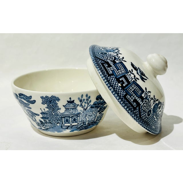 Vintage Blue Willow Cobalt Blue & White Creamer & Sugar Bowl Set- 2 Pieces For Sale In Washington DC - Image 6 of 9