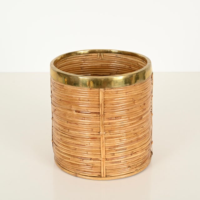 Italian Decorative Basket or Cachepot in Rattan and Brass, 1970s For Sale - Image 4 of 11