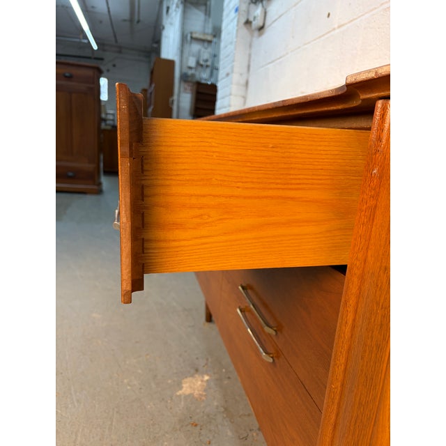 Mid 20th Century Modern Walnut Lowboy Dresser by Young Mfg., Attributed For Sale - Image 12 of 16