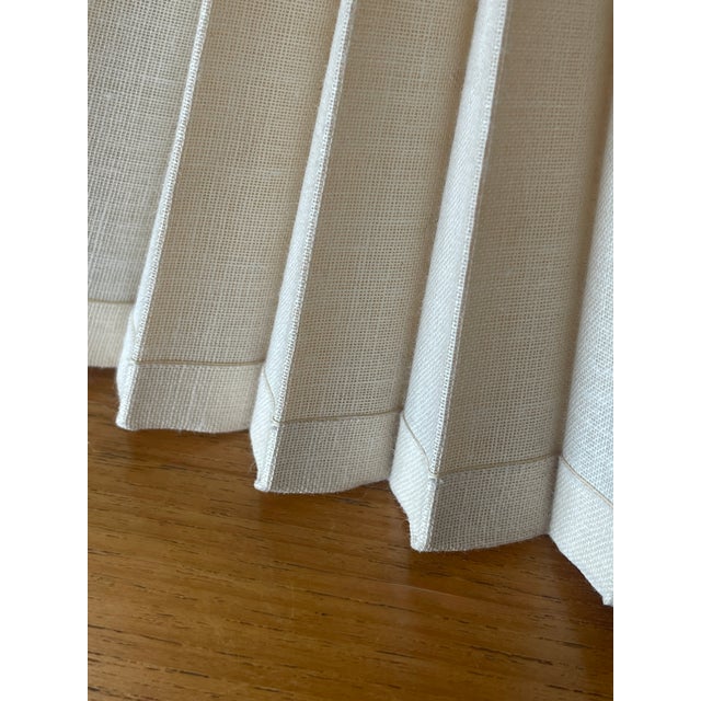 Mid-20th Century Stiffel Alternating Inverted Knife Pleated Linen Lamp Shade For Sale In Denver - Image 6 of 10