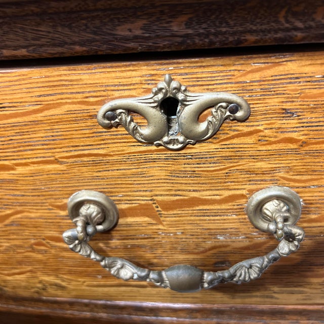 Sienna Early 20th Century Quarter-Sawn Tiger Oak Sideboard With Carved Crest, Beveled Mirror and Turned Columns For Sale - Image 8 of 8