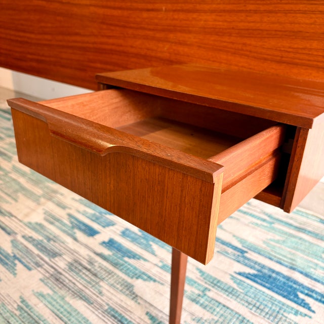 Brown 1970s Mid-Century Austinsuite Teak Queen Headboard With Integrated Nightstands For Sale - Image 8 of 9