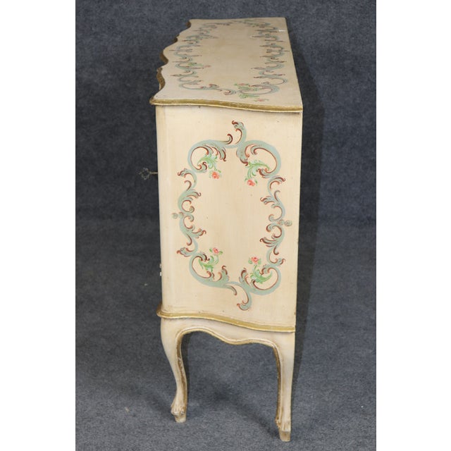 1950s Vintage Italian Venetian Style Creme Painted & Gilt Cabinet C. 1950s For Sale - Image 5 of 15