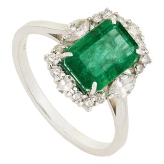 Luxury 2.44ct Emerald Diamond 18k Gold Ring Size 8 for Women by VRJewels For Sale