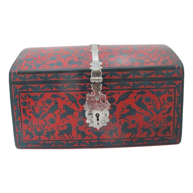 Olinala Guerrero Mexico Red & Black Lacquer Carved Animals Lidded Wood Box For Sale