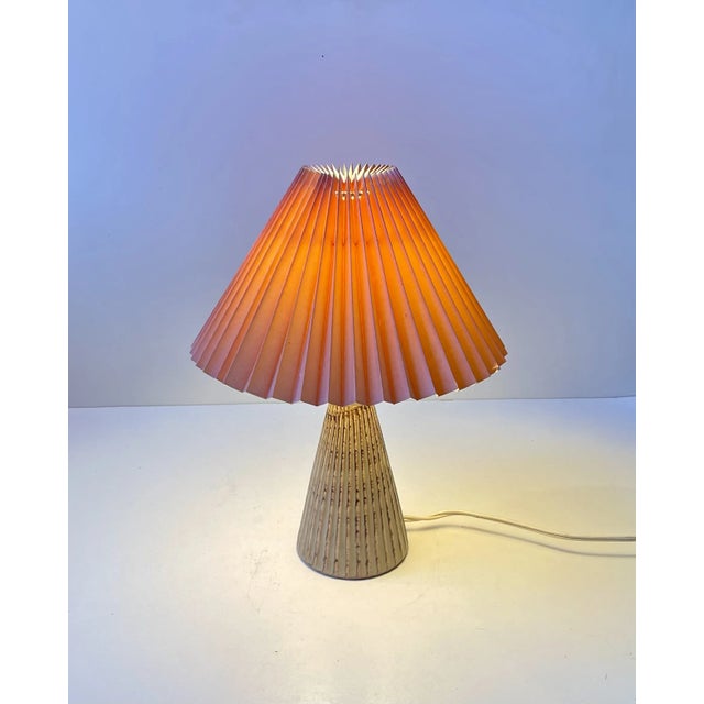 Mid-Century Modern Pink Shaded Table Lamp in Glazed and Fluted Ceramic by Søholm, 1960s For Sale - Image 3 of 8