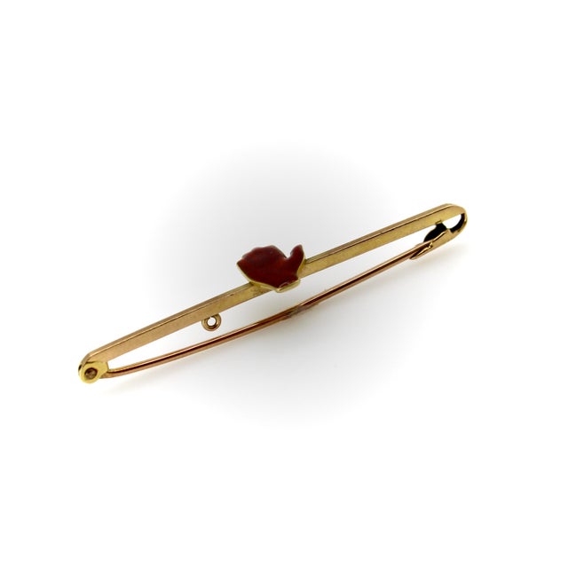 Traditional 1900-1909 Edwardian 9k Gold Hand of Ulster Brooch For Sale - Image 3 of 8