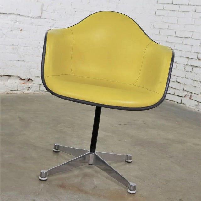 Mid 20th Century Eames Pac Yellow Padded Swivel Armchair W/Gray Fiberglass Shell & Aluminum Base For Sale - Image 5 of 12