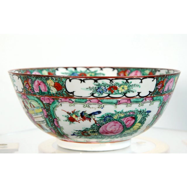Vintage 10" Rose Medallion Hand Painted Chinese Export Decorative Serving Bowl For Sale - Image 4 of 9