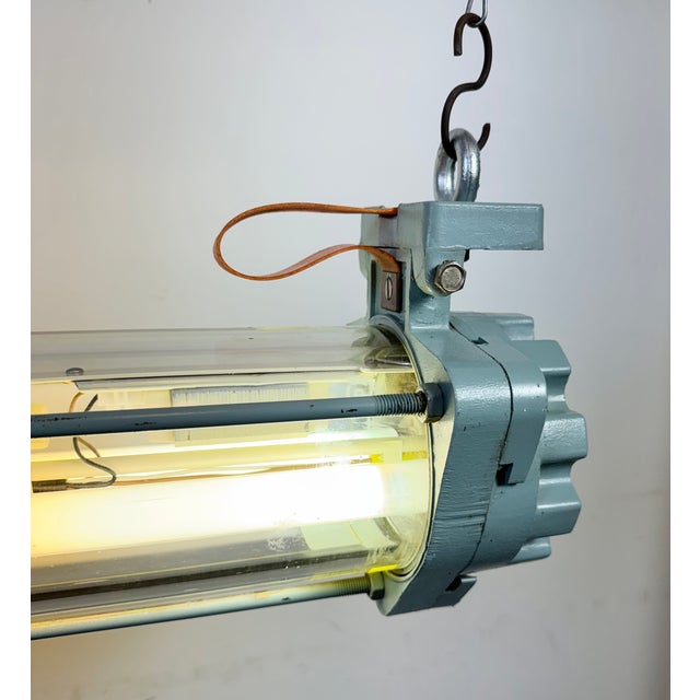 East German Industrial Fluorescent Tube Light from Leuchtenbau Wittenberg, 1980s For Sale - Image 18 of 18