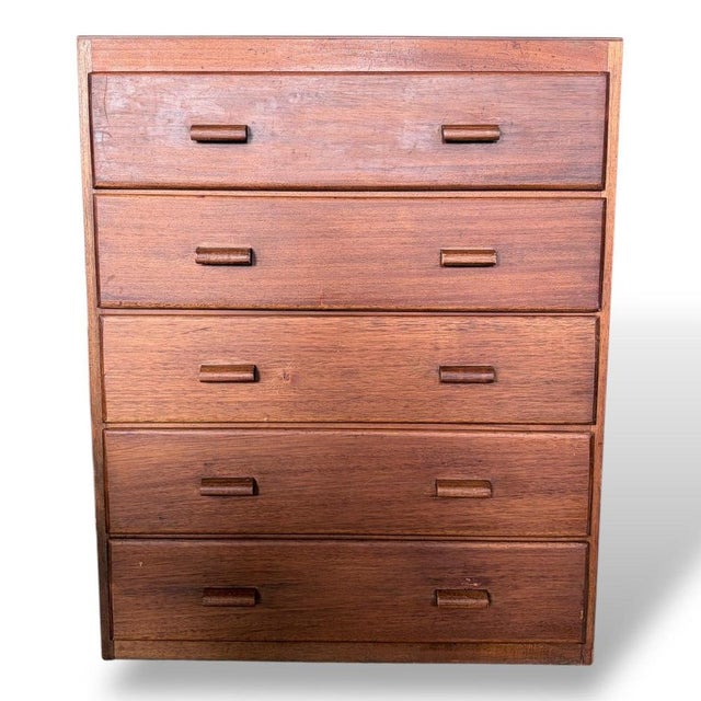 A handsome mid-century oak chest of drawers featuring classic panelled side construction and clean, understated lines...