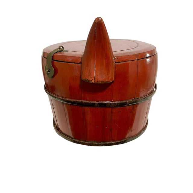 Early 20th Century Antique Chinese Red Lacquered Wooden Storage Box For Sale - Image 5 of 8