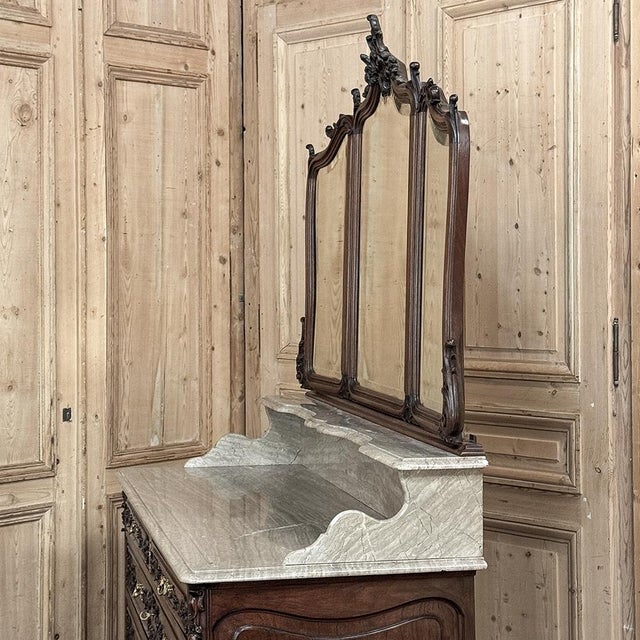 19th Century French Louis XV Walnut Washstand ~ Dresser For Sale - Image 16 of 17