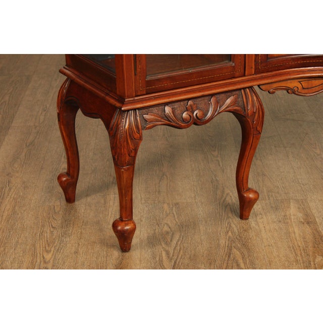 Early 20th Century Antique Edwardian Mahogany Carved and Inlaid Double Display Etagere Cabinet For Sale - Image 5 of 12