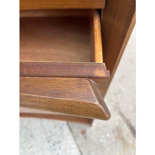 Wood Mid-Century Modern 5 Drawer Dresser by Bassett Furniture, Walnut For Sale - Image 7 of 11