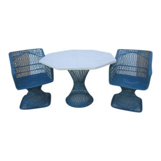 Vintage Russell Woodard Spun Fiberglass Mid Century Blue Patio Table & 2 Chairs For Sale