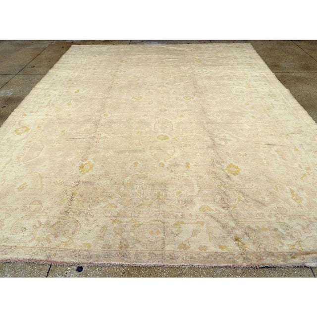 Early 20th Century Galerie Shabab Collection Early 20th Century Handmade Turkish Oushak Room Size Carpet For Sale - Image 5 of 10