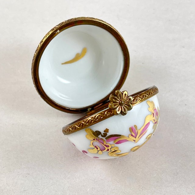 Rose Limoges Paris Porcelain Round Rose Trinket Box For Sale - Image 8 of 9