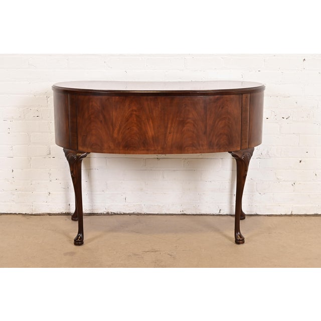 Henredon Queen Anne Mahogany Kidney Shaped Desk or Vanity For Sale - Image 16 of 17