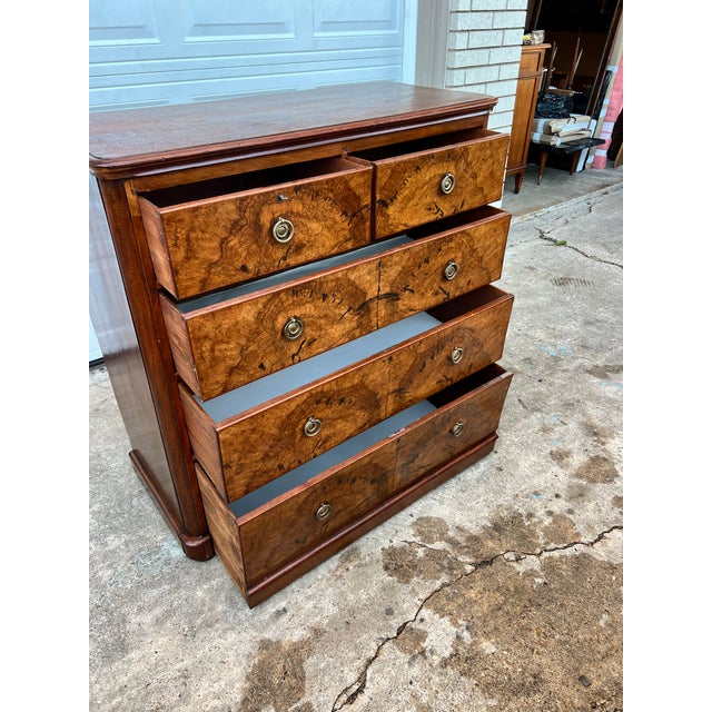 French 19th Century Louis Philippe Burl Walnut Chest of Drawers / Commode For Sale - Image 6 of 12