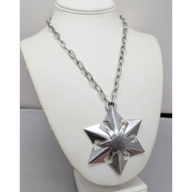Trifari Vintage 1970s Signed Crown Trifari Rhodium Plated Star Pendant Necklace For Sale - Image 4 of 7