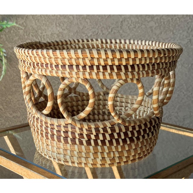 Cabin Late 20th-Century Sweetgrass Gullah-Style O-Looped Cachepot Basket For Sale - Image 3 of 18