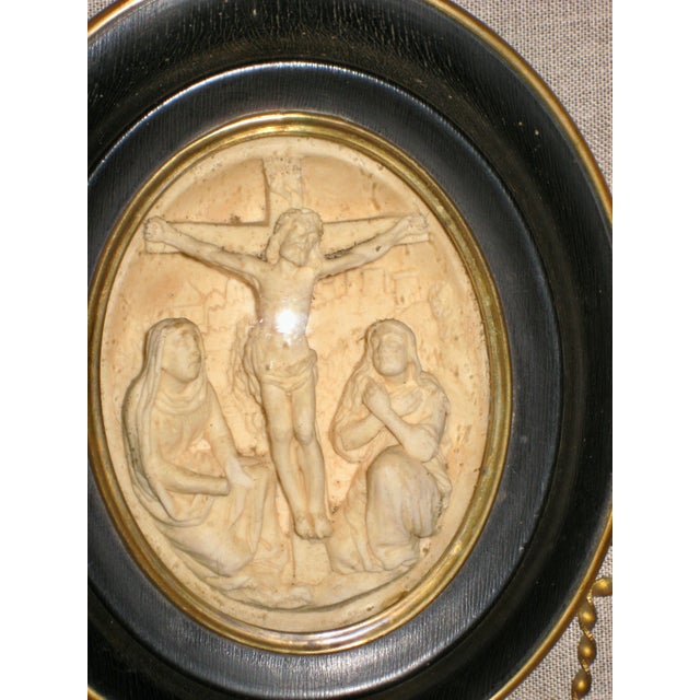 French Mdi 19th Century Napoleon III Frame Meershaum Bas Relief Representing the Crucifixion For Sale - Image 3 of 7