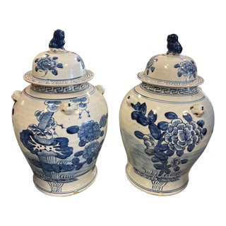 Vintage Pair of Blue and White Ginger Jars For Sale